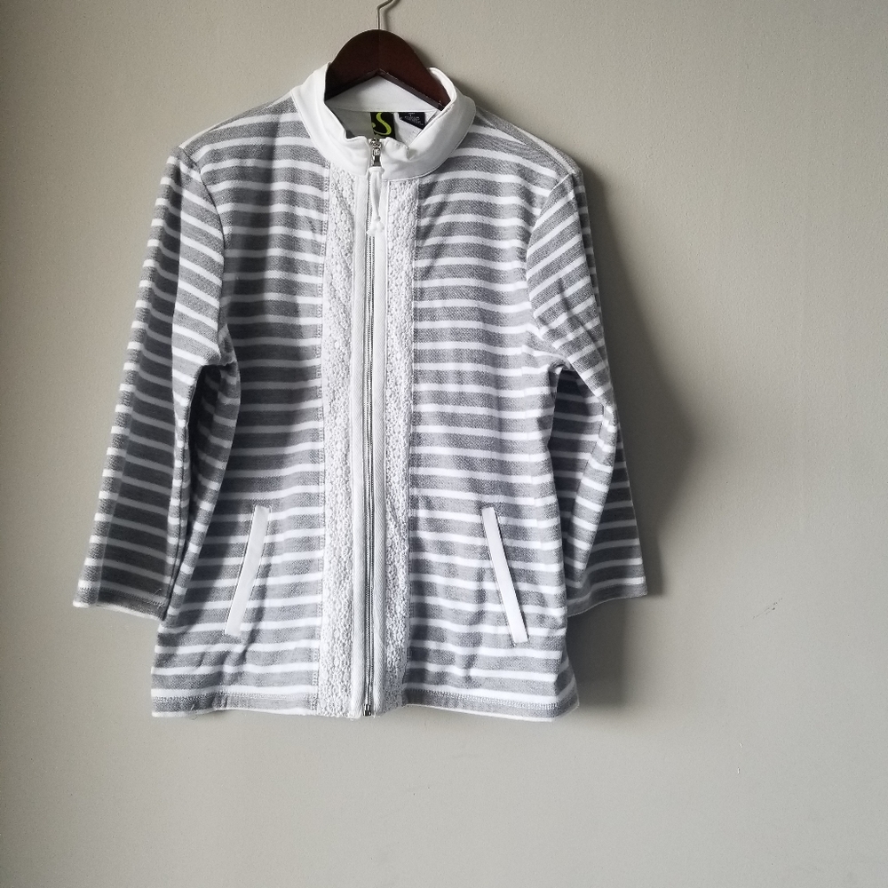 Gray & White Sportelle Sweater Top
